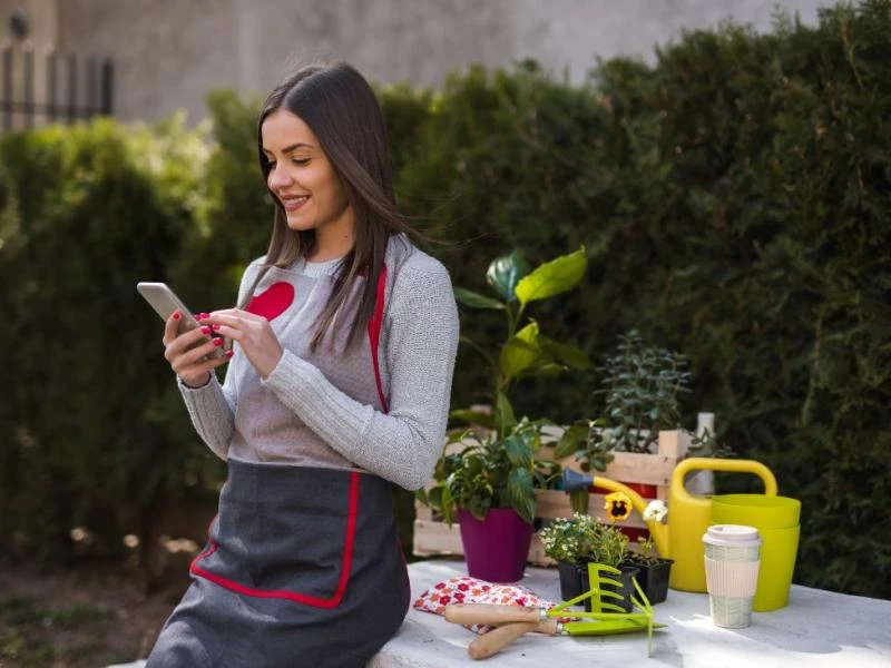 Reconnectez-vous avec votre jardin grâce aux applis !