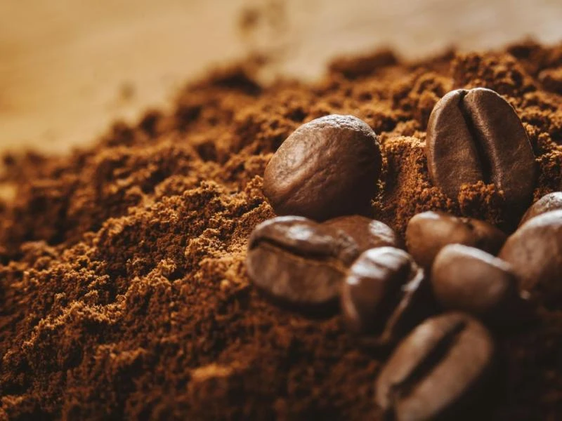 Jardiner avec le marc de café